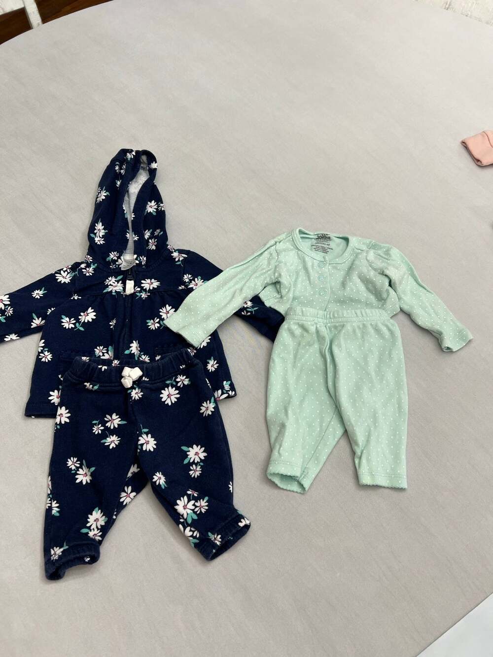 Carter’s Newborn Baby Girl 4-Piece Outfit Lot Floral Hoodie Mint Polka Dot